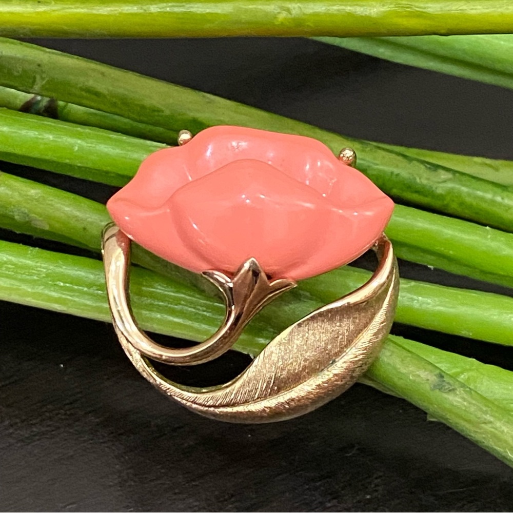 Vintage AVON Peach Lotus Flower Gold-tone Brooch